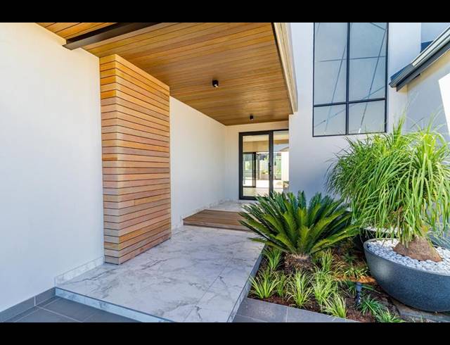6 BEDROOM HOUSE FOR SALE IN MIDSTREAM ESTATE